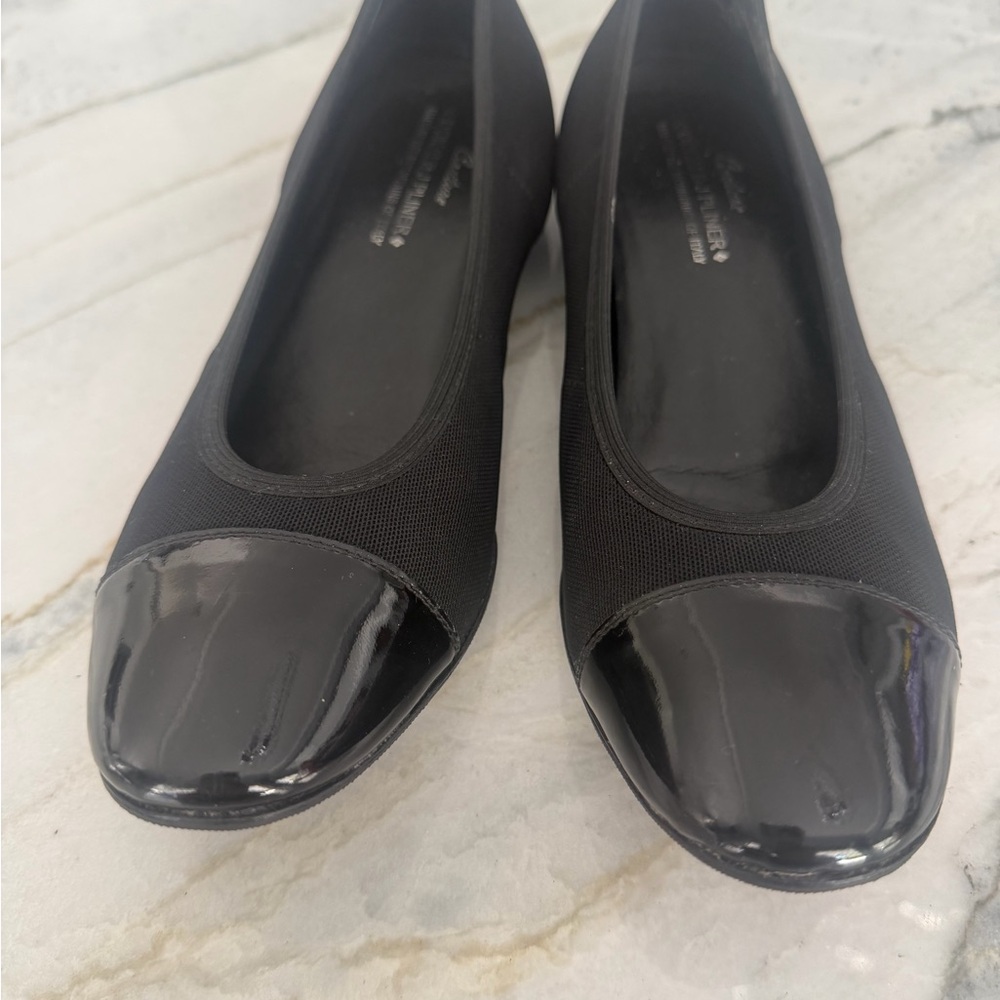 Elegant Donald Pliner Black Women's Flats